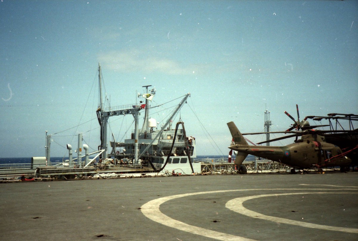 agusta a-109a hirundo c/n 7144 ae-334 ze410 uk army air corps, operado por el 846 squadron 'vv' del 