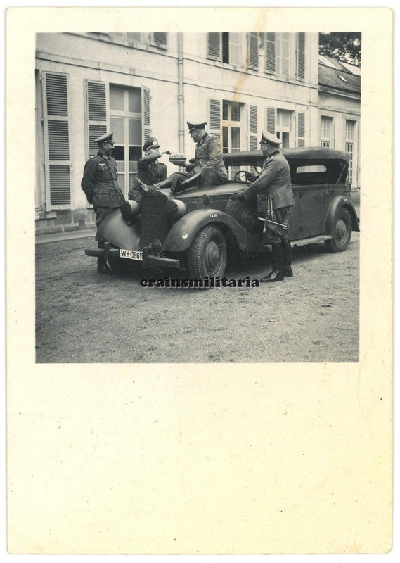 Orig. Foto Offiziere mit Pkw am Schloss OLIVET b. Orléans Loire Frankreich 1940