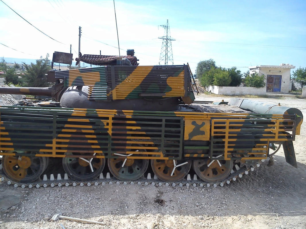 Сирия САА неправ 2-1 T-55 with cage armor near J