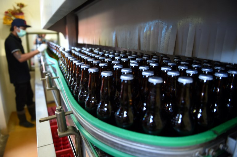 Indonesia prohíbe la venta de alcohol hasta que se resuelvan la crisis de la cerveza