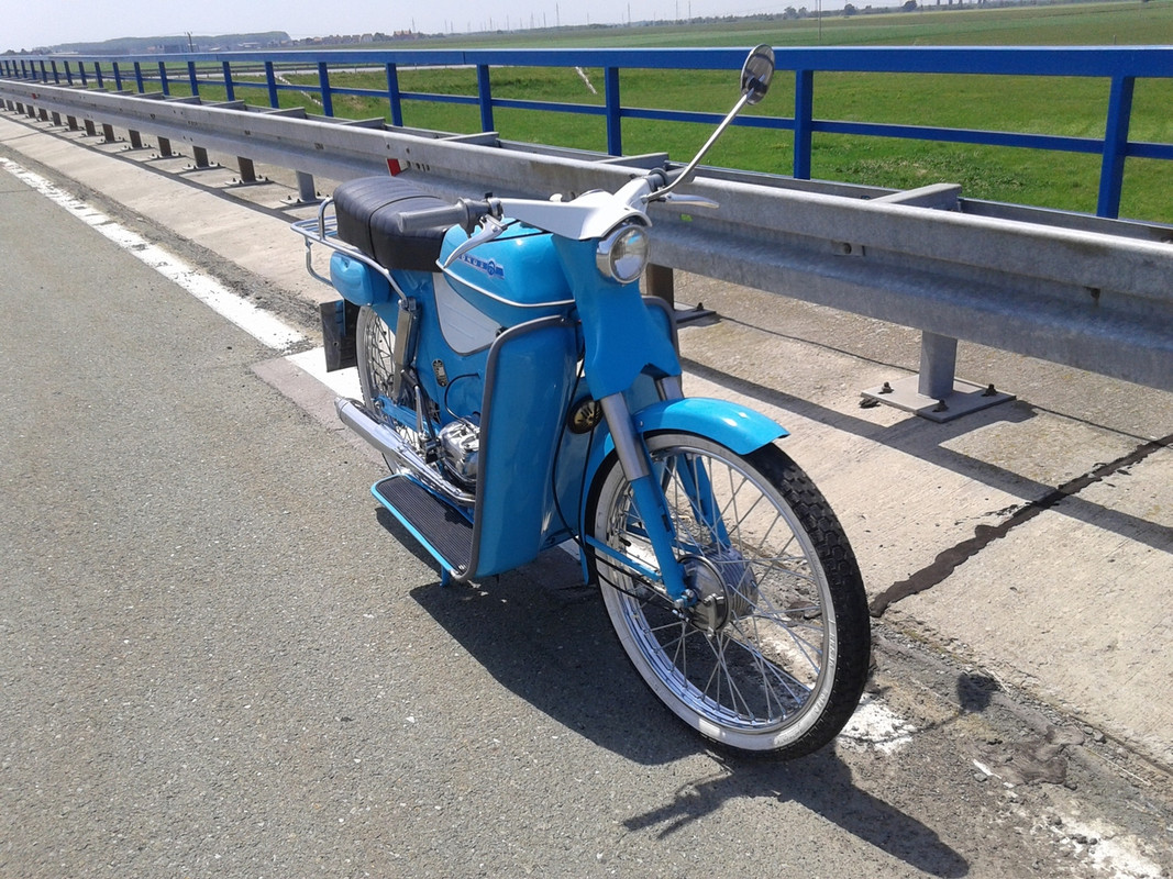 Motor na nadvožnjaku (2)