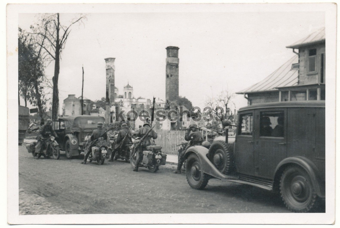 Ruinen Polen Kradschützen Krad Motorräder Horch 