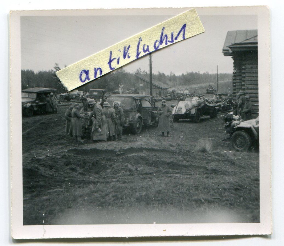 WH-Schützen-Panzer bei Ost-Front-Rast im 2.WK