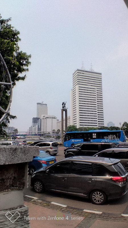 ASUS Zenfone 4 Selfie Pro - Depan Wide 4