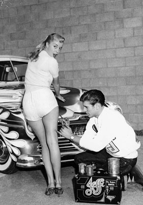 http://hooniverse.com/wp-content/uploads/2010/01/Stripes-a-model.jpg