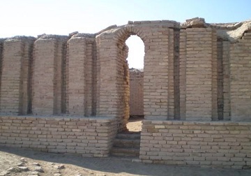 Why did ancient greek architects rarely use arches?  Edublalmahr-Temple-2100-BC-Ancient-Ur-Iraq-4