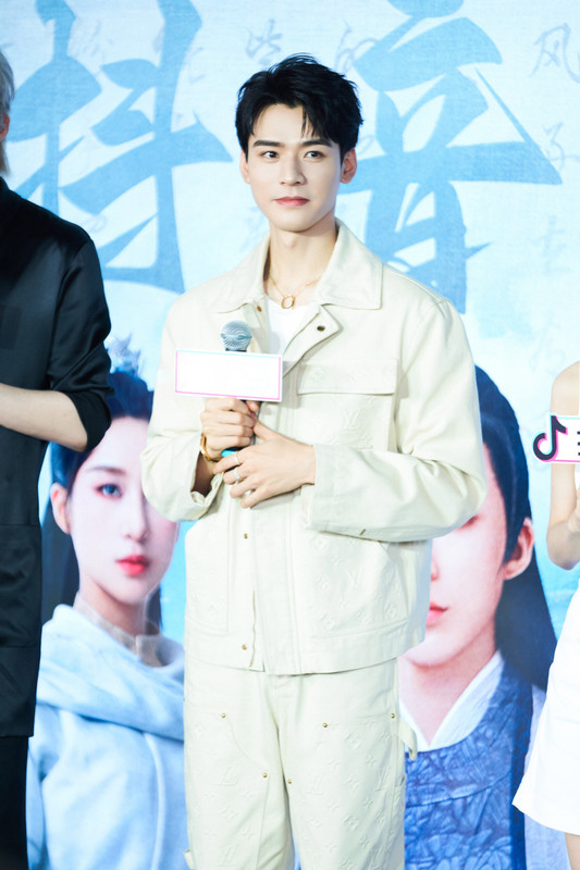 006DurXoly1hg4ih64juzj34sd76kqvb