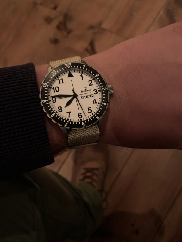 F04FE328-C148-43BD-BFEF-8CF0DBCFF53C