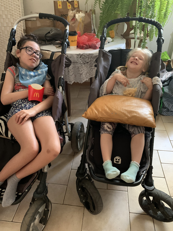 EA0AF8F8-25EF-4911-869F-E5BAF200D65C