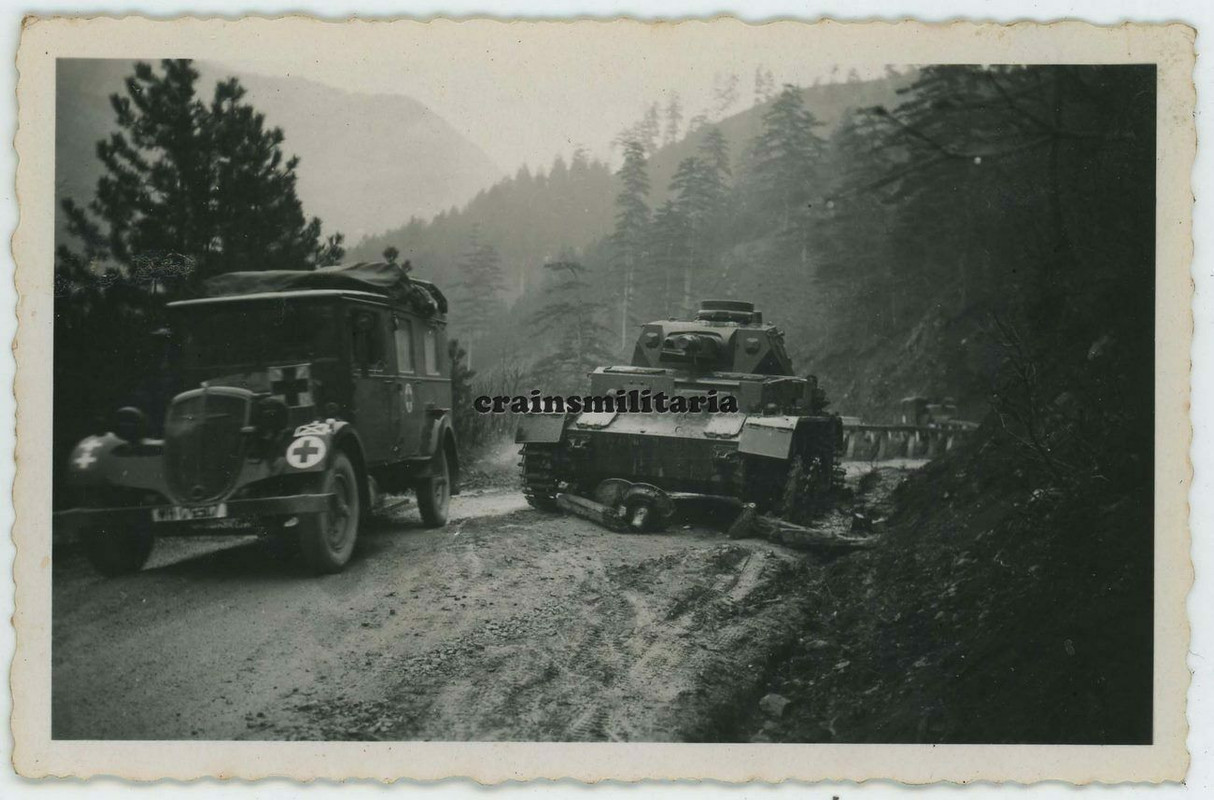 Orig. Foto zerstörte Panzer Tank Wrack b. NIS Serbien Jugoslawie