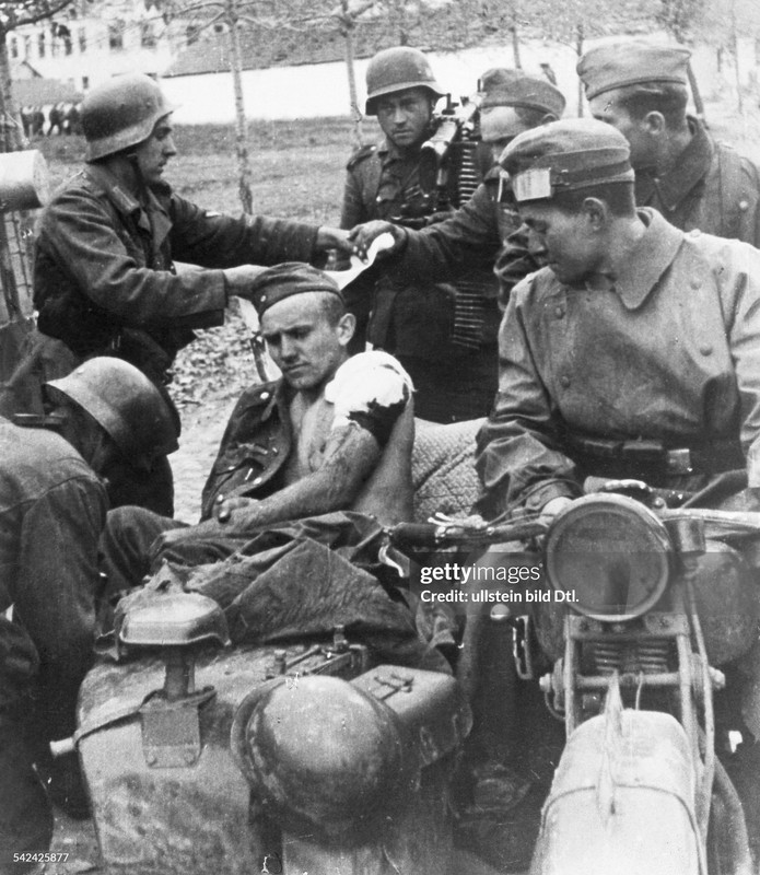 Advance toward caucasus mountains - after occupation of Naltschik (Kabadino-Balkaria). A wounded sol