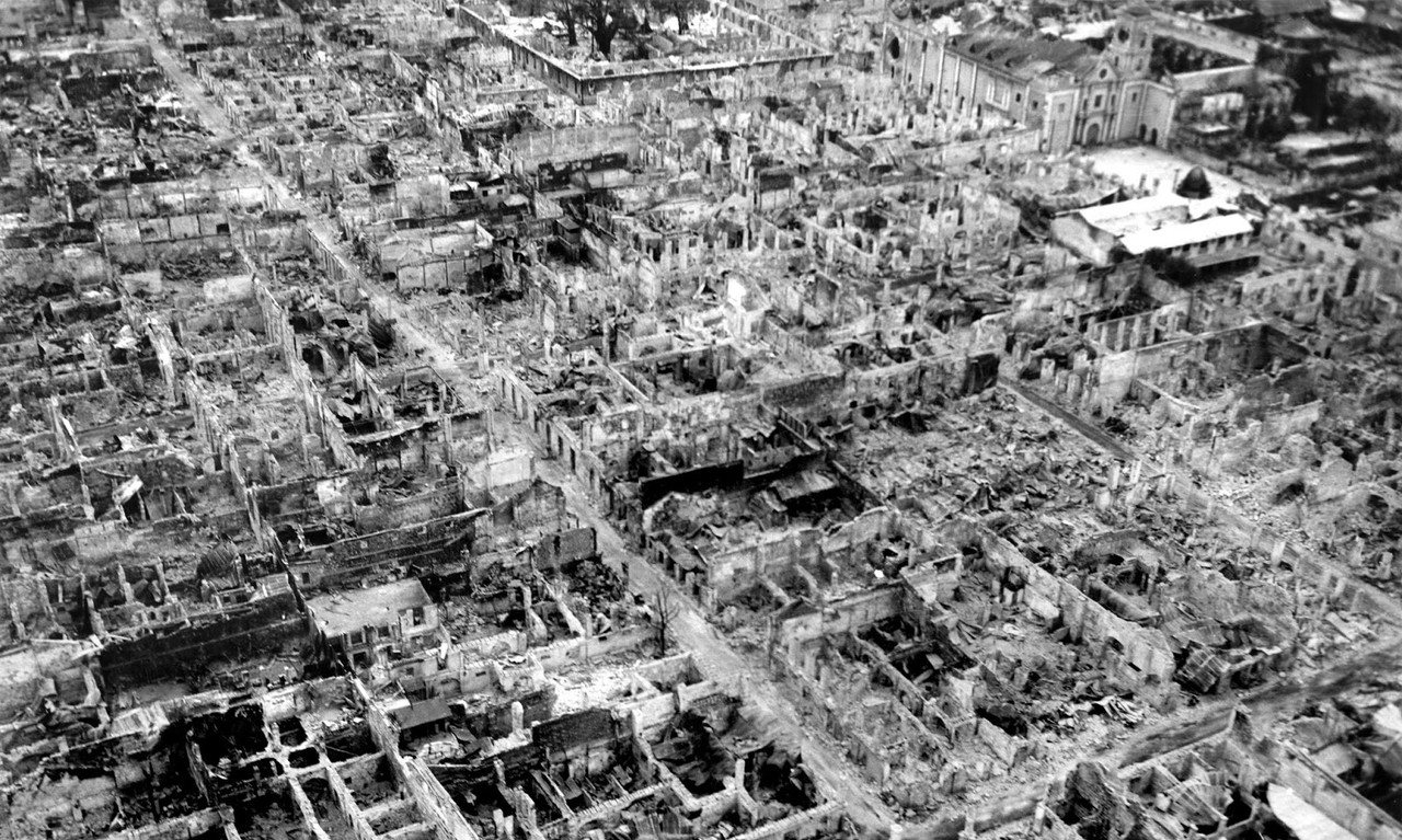 https://i.postimg.cc/SNJvLRc8/Manila-Walled-City-Destruction-May-1945.jpg