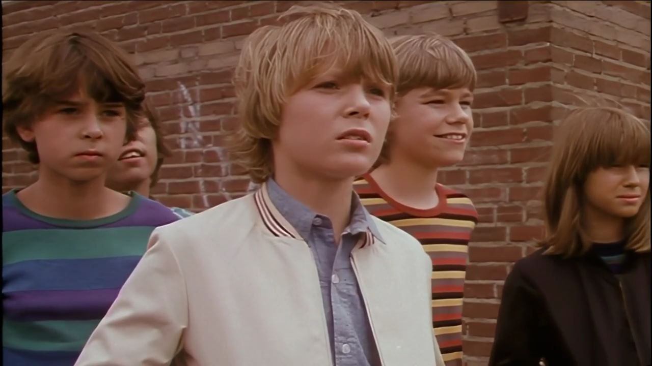 Воришки.из.соседнего.дома_ De.bende.van.hiernaast.1980.(AI.enhanced-Rip)_00_00_36_00_28