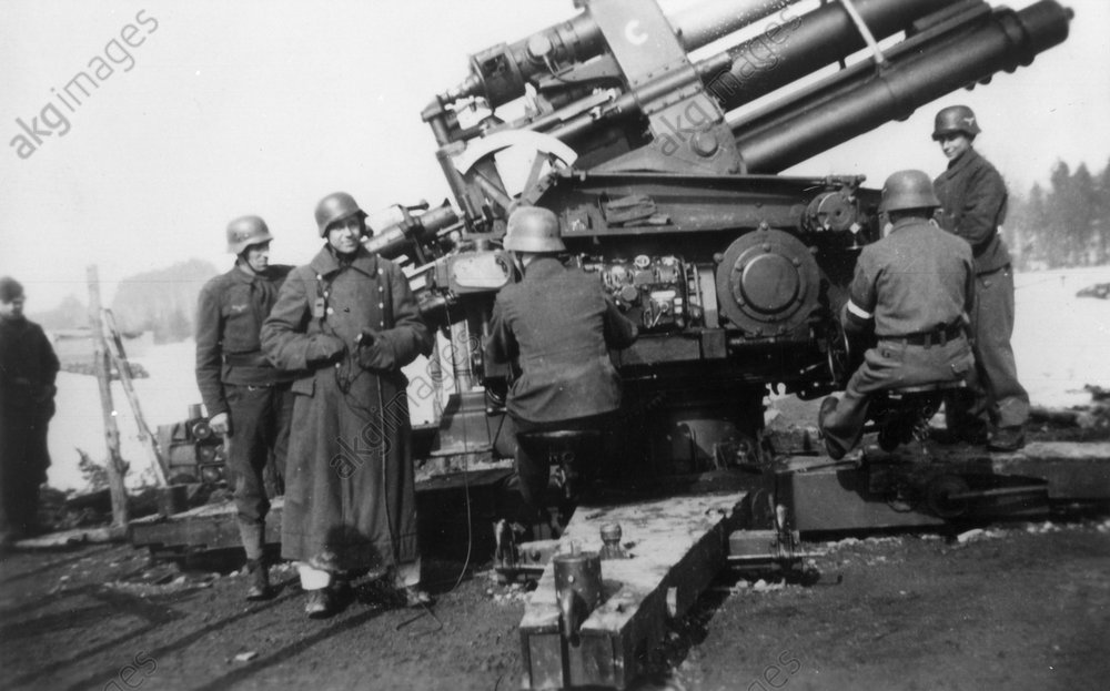 Hitlerjugend am Flakgeschütz 1944 (2)