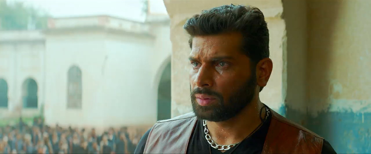 Vinaya Vidheya Rama 2019 WebRip [Hindi + Telugu] 480p, 720p ESub Screenshot