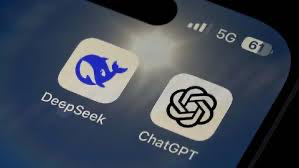 مقارنة بين DeepSeek وChatGPT - أدوات الذكاء الاصطناعي شعار DeepSeek وChatGPT