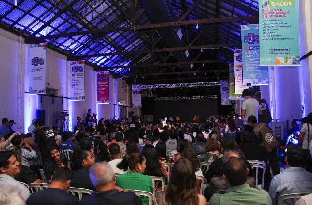 Anunciou aconteceu na esplanada ferroviária que ficou lotada (Foto: Julianio Almeida)