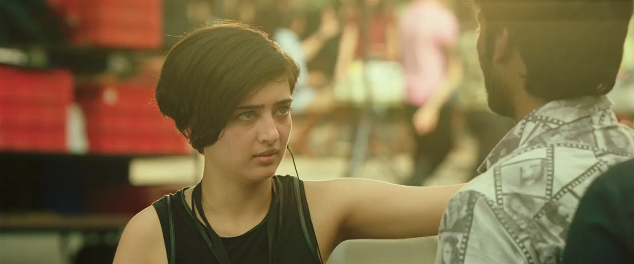 Shamitabh 2015 WebRip [Hindi + Tamil] 480p 720p ESub Screenshot