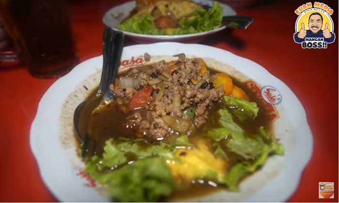 Sajian kuliner di Harjo Bestik, Solo.