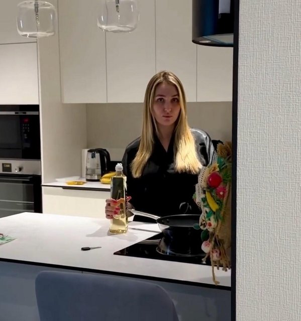 Stepson Invited Stepmother To His Room For Sex 8