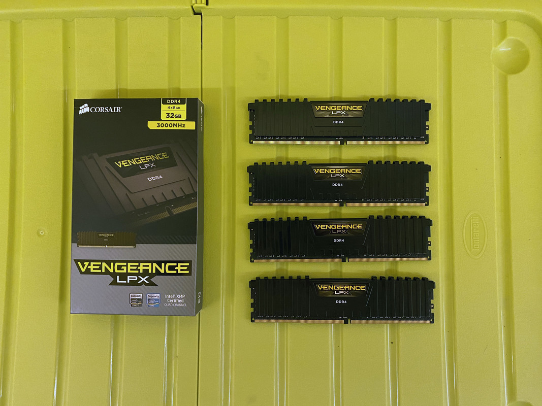 Corsair Vengeance LPX 32gb sopra