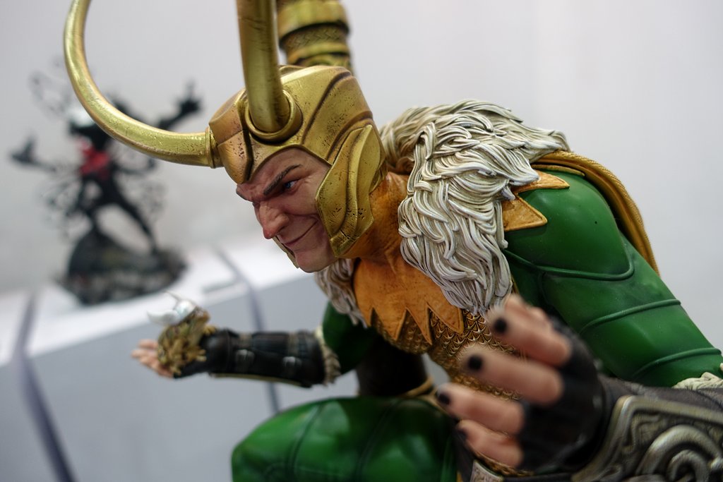 Premium Collectibles : Loki 1/4 Statue  5