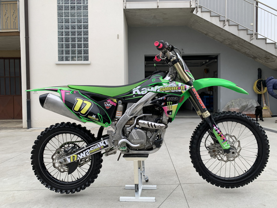 FB259F76-7477-415B-8FE6-8670AC713D9D