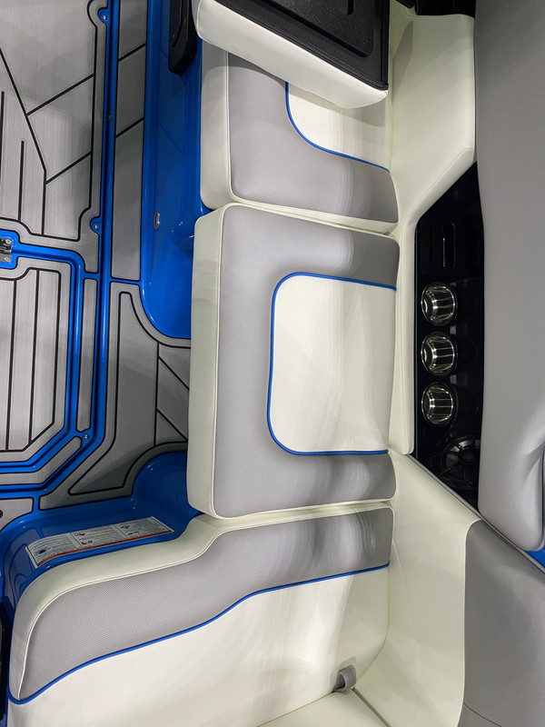 68710044-05F3-4C9A-B4AA-8421BD07A6E5