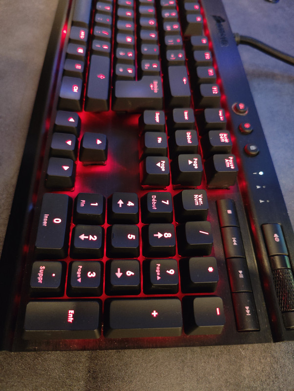 Clavier Corsair Vengeance K70 (9)