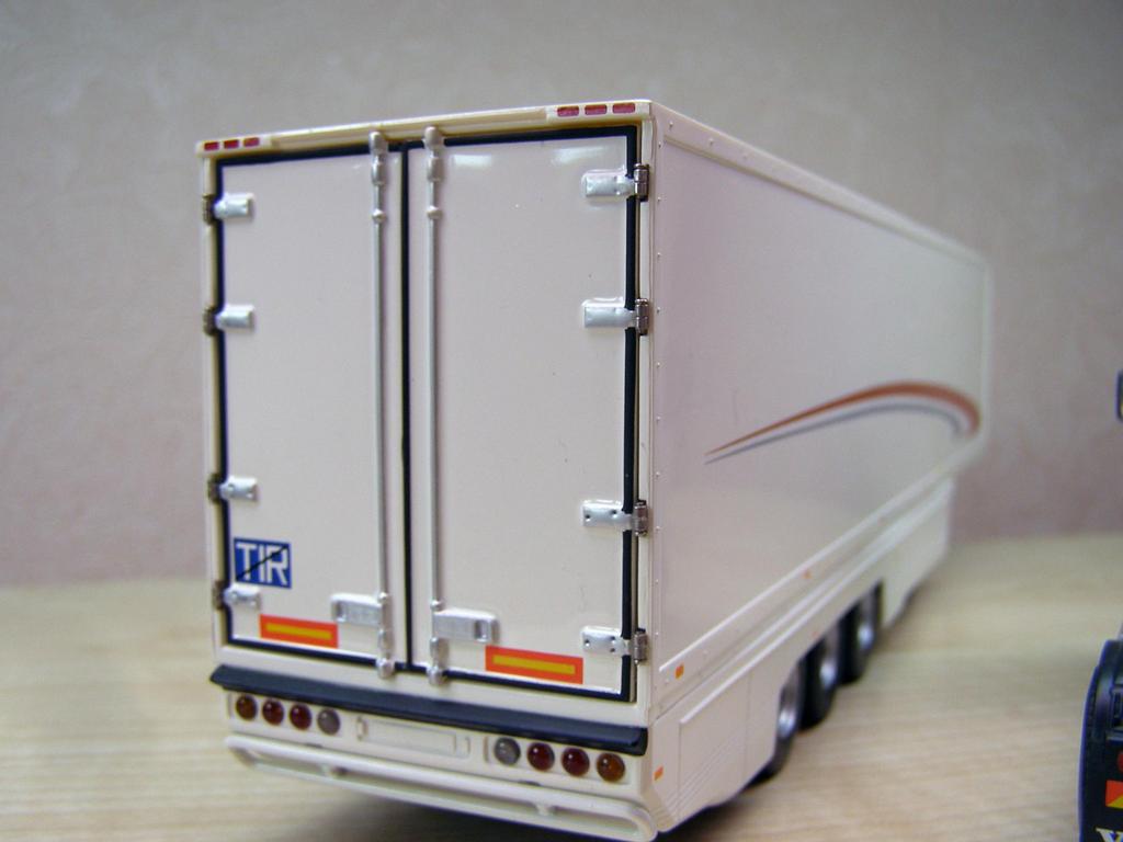 Volvo FH12 w Trailer (12)