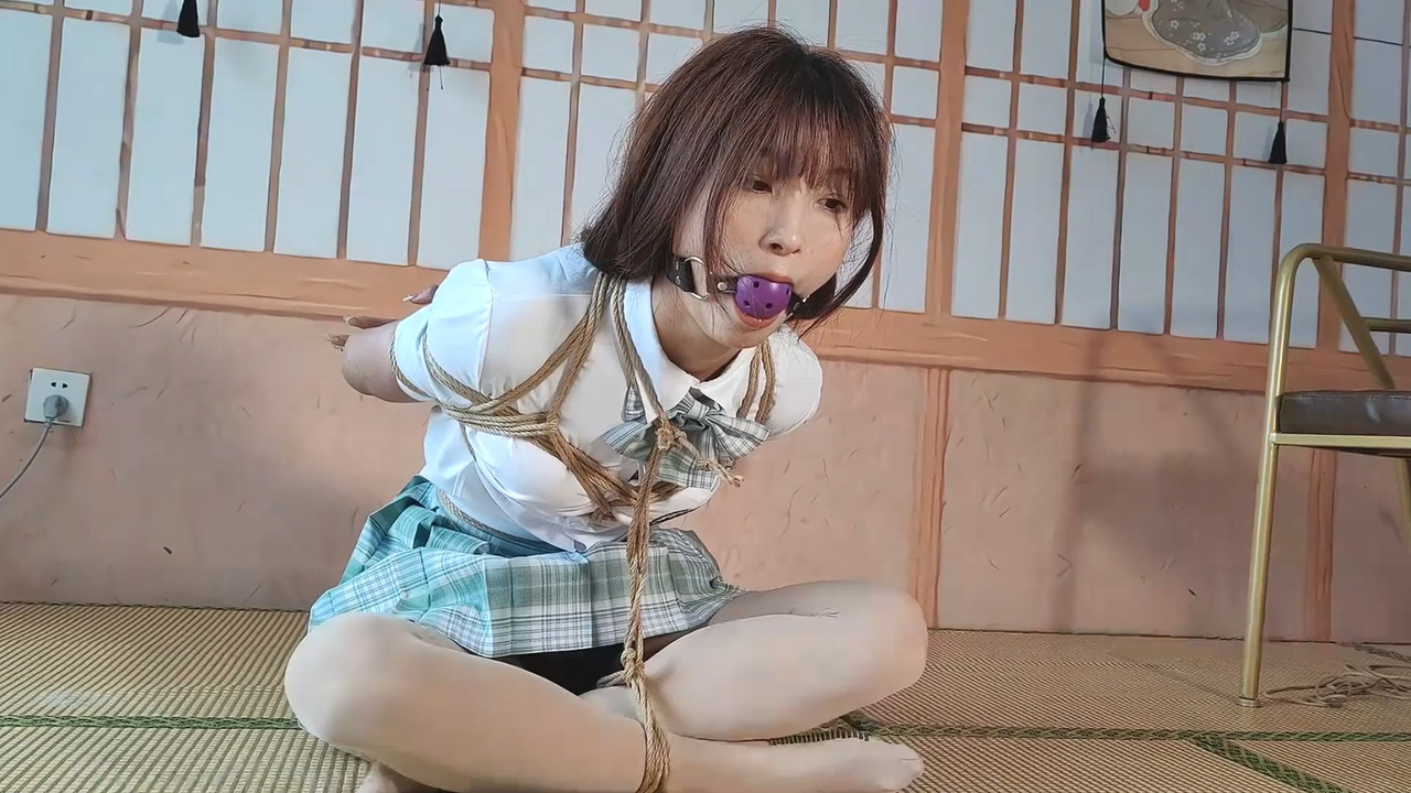 一绳所爱 大学生妍妍日式海老缚和日式驷马.mp4_20231029_185228.818