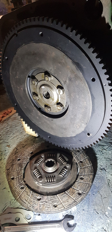 fixation du volant moteur écrou a 1,2mm en retrait