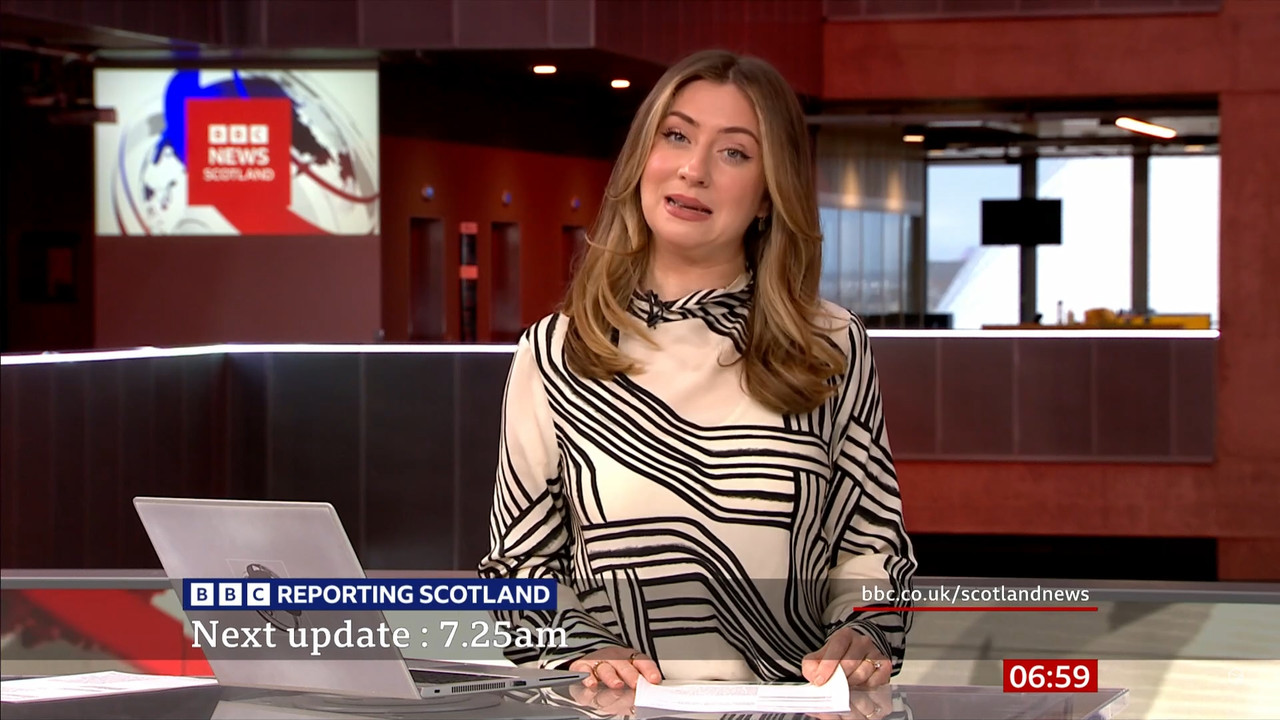 03.17 - 06.00.00 - Breakfast. The BBC's Breakfast programme features ....ts_snapshot_10.35.756