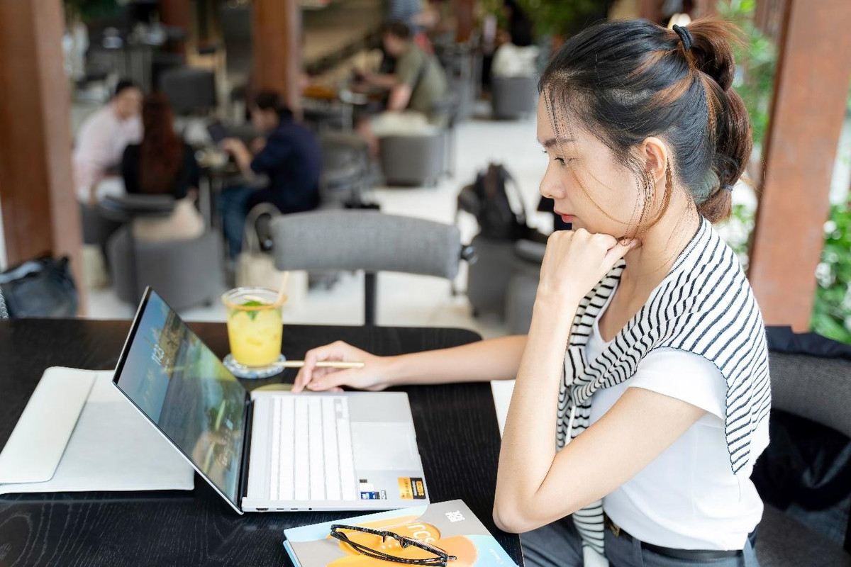 A person sitting at a table with a computerDescription automatically generated A person sitting at a table with a computerDescription automatically generated