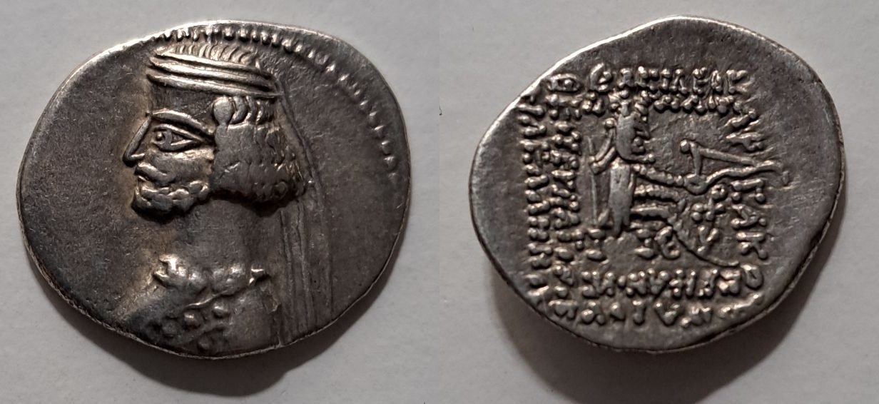 Dracma de Mitrídates IV. Rhagae (Partia) Mitriivanv