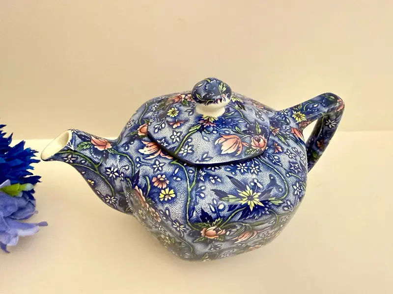 teapot-blue-floral-chintz.webp