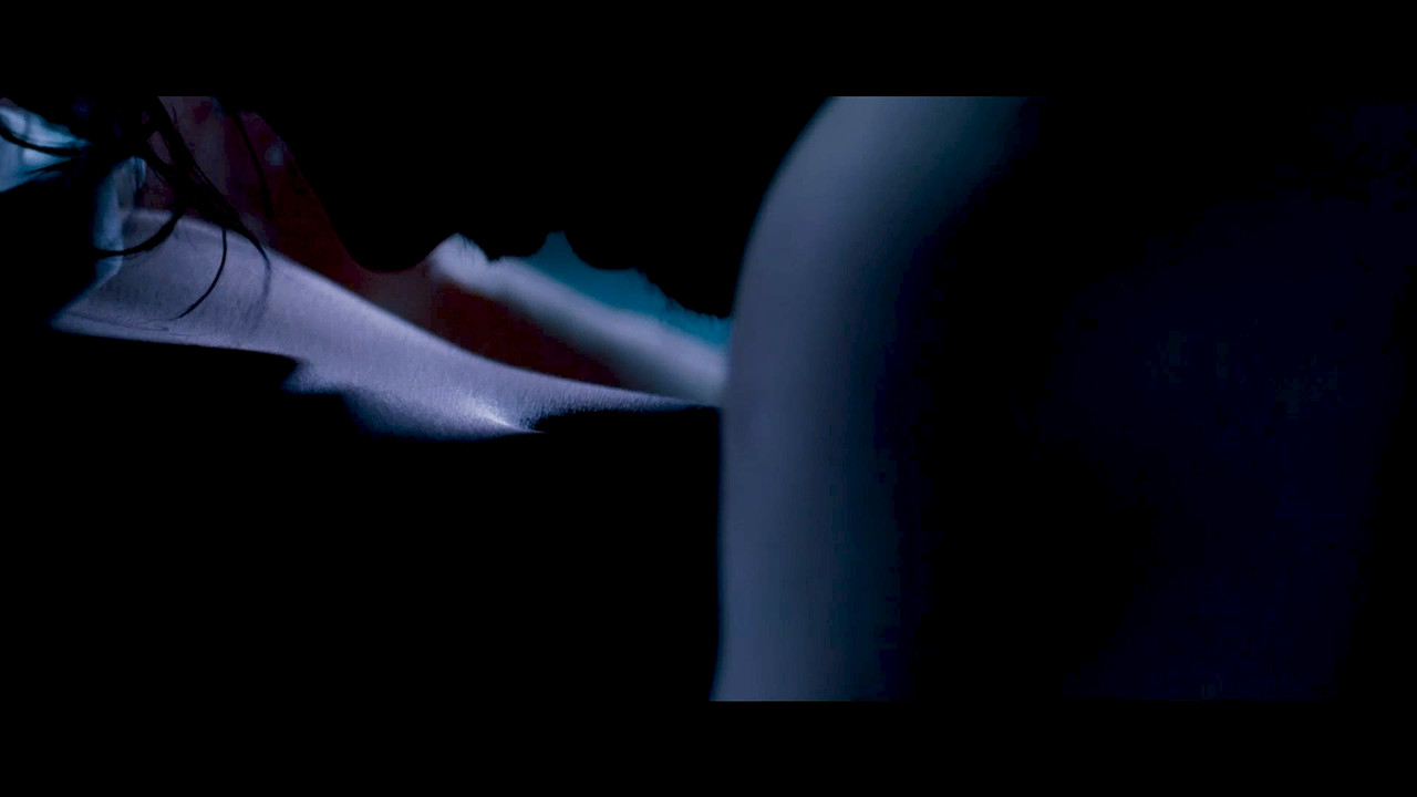 Raima Sen Hot Navel From Mirch 2010 4k.mp4_snapshot_00.28_[2020.11.30_20.59.14]