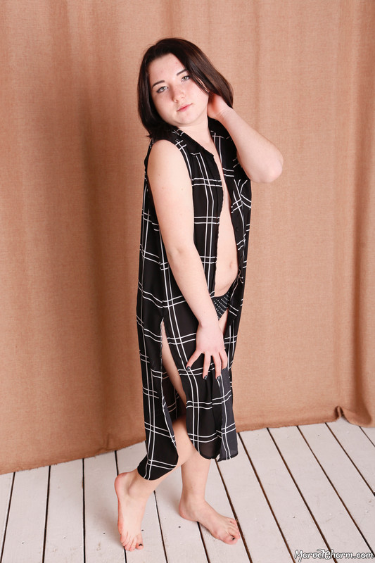 MarvelCharm_Jess-Big-Shirt-043