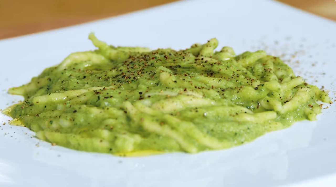 Trofie con crema di broccoli e acciughe