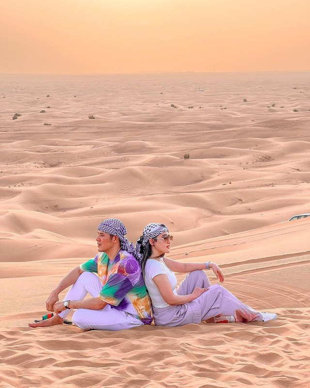 Potret mesra Via Vallen dan Chevra Yolandi saat menikmati momen bulan madu di Dubai.