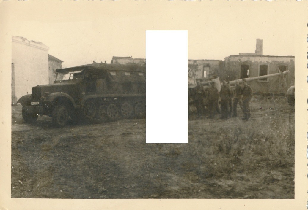 5 Tonner Halbkette mit Panzer Abwehr Kanone 8 8 cm Scheunentor WK II