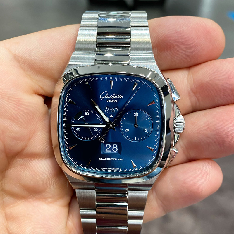 198712EF-7671-4C8F-A188-1B276EBA70F5