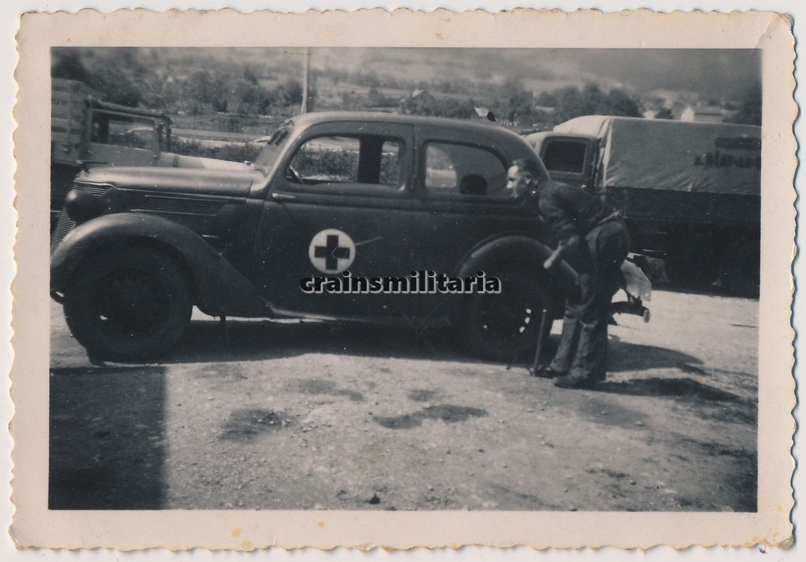 Orig. Foto Ford Eifel Sanitäter Pkw mit DRK Kreu