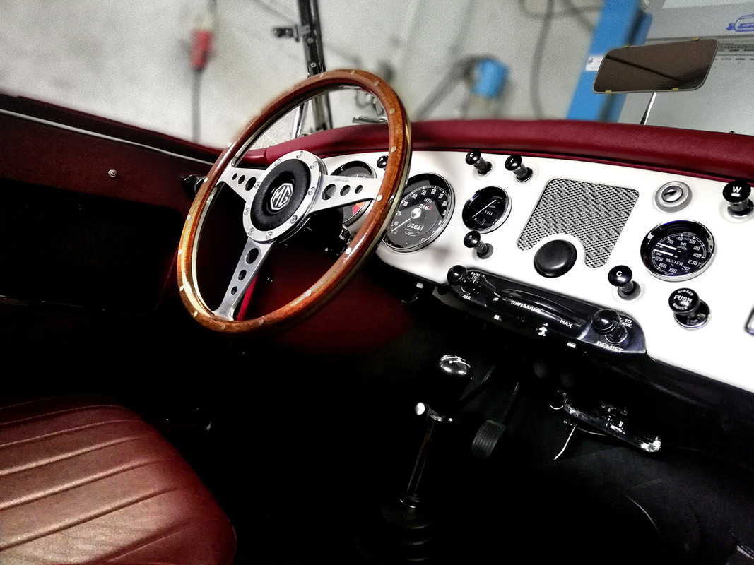MGA_EA2402-4