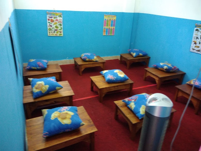 Dokumentasi Siswa Baryons Gianyar Mencatat Pelajaran