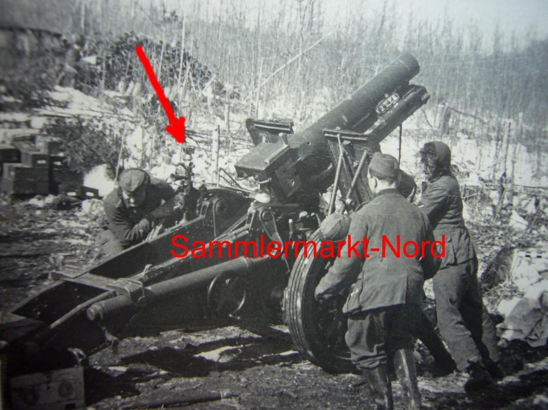 Foto 2 WK RUSSLAND Gebiet WITEBSK BEUTE Geschutz Artillerie Zieloptik