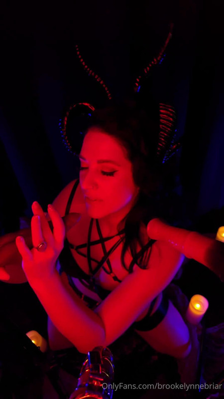 OnlyFans – BrookelynneBriar Presents Caged And Cucked By Your Succubus Queen (24 10 17) 1080p