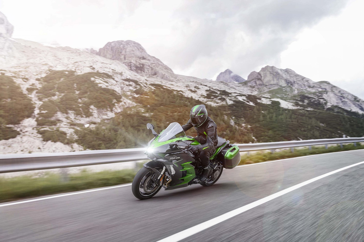 Спорттур Kawasaki Ninja H2 SX 2022 получил радар