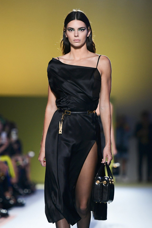 Kendall Jenner Legs in Pantyhose – Versace Fashion Show in Milan | LEGS ...