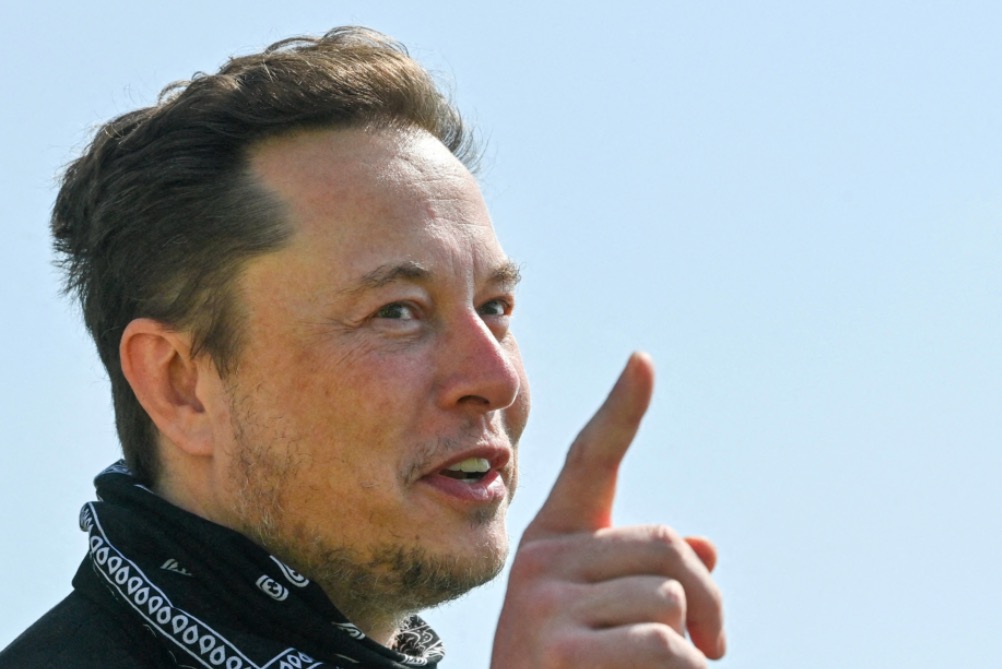 CEO de Twitter enfrenta la ira de los empleados tras críticas de Elon Musk